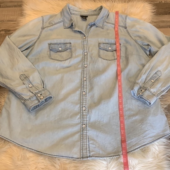Torrid button front chambray shirt size 1 (14/16) - Picture 9 of 13